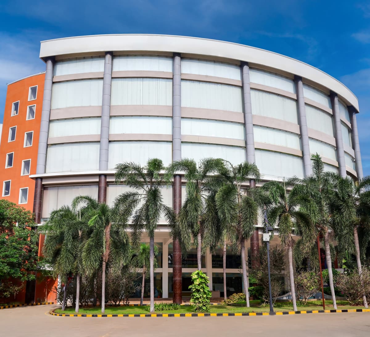 Saveetha Engineering College Campus